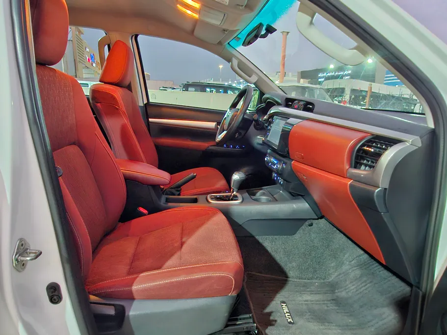 2023 Toyota Hilux SGLX 4X4 AT DSL 