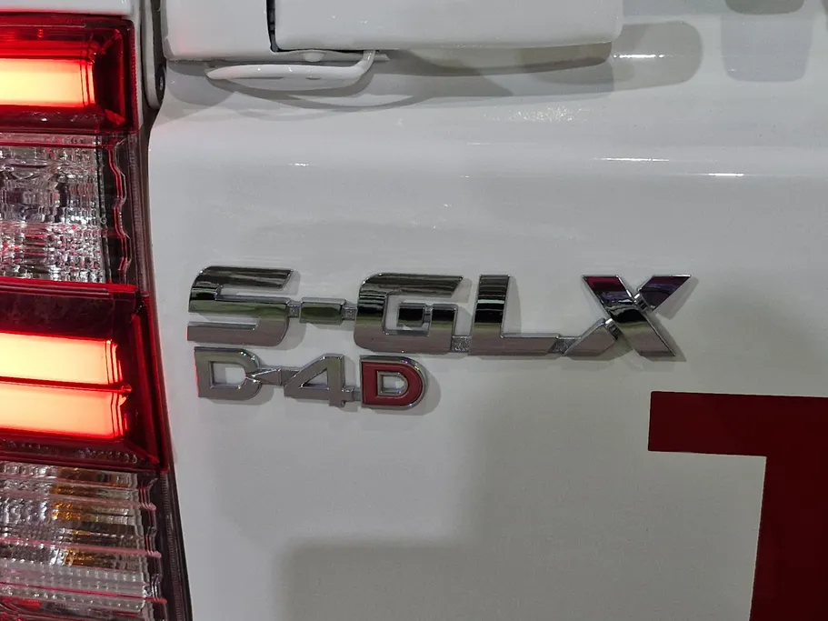 2023 Toyota Hilux SGLX 4X4 AT DSL 