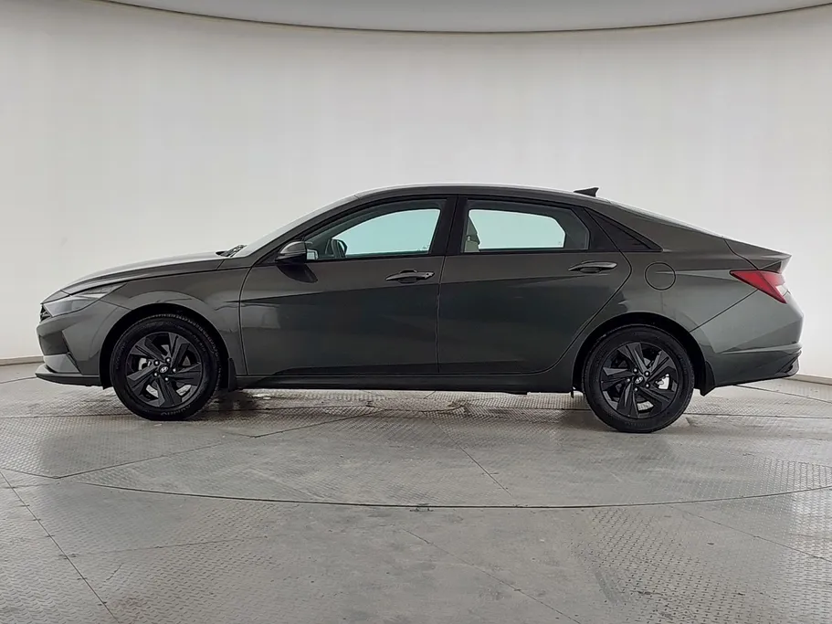 2023 Hyundai Elantra Smart 