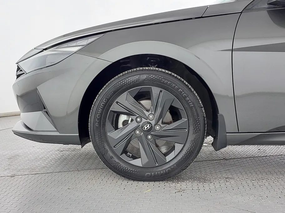 2023 Hyundai Elantra Smart 