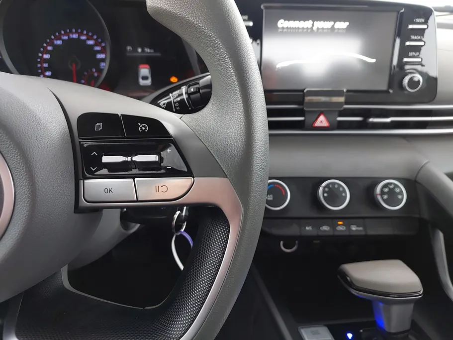 2023 Hyundai Elantra Smart 
