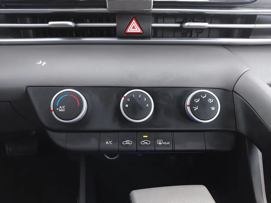 2023 Hyundai Elantra Smart 