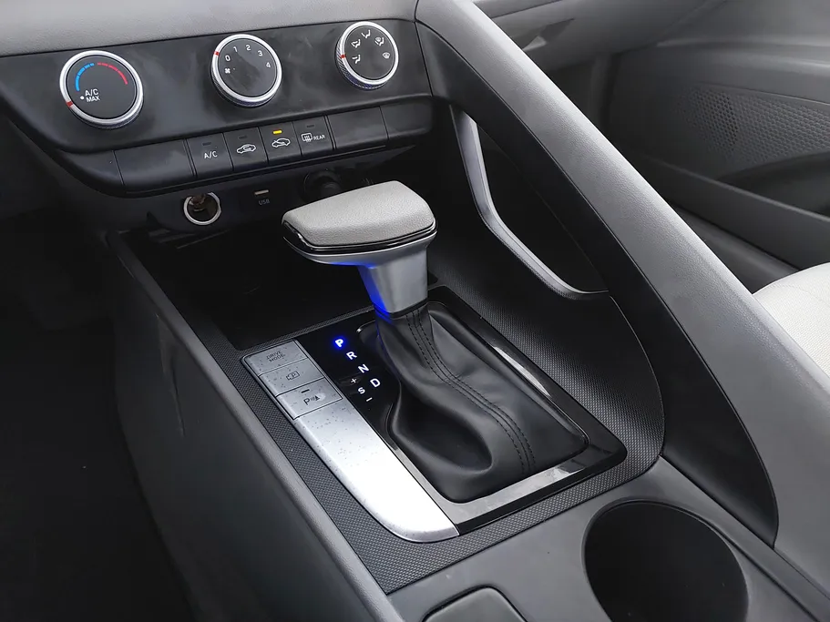 2023 Hyundai Elantra Smart 