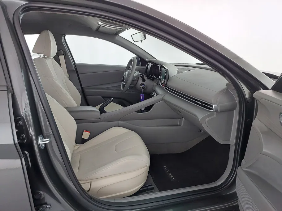 2023 Hyundai Elantra Smart 