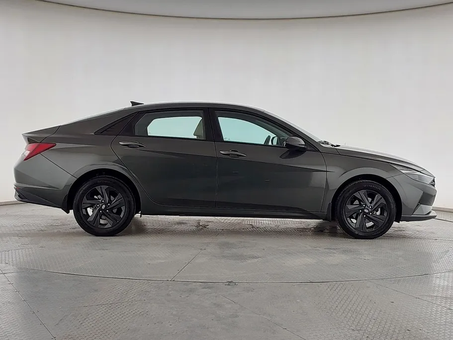 2023 Hyundai Elantra Smart 