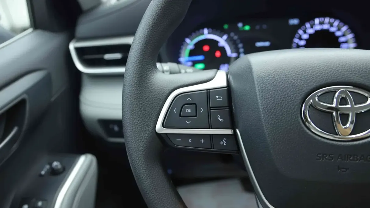 2025 Toyota Highlander LE 