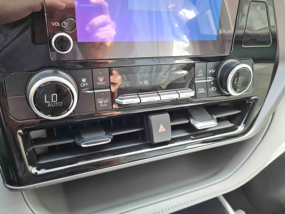 2025 Toyota Highlander LE 