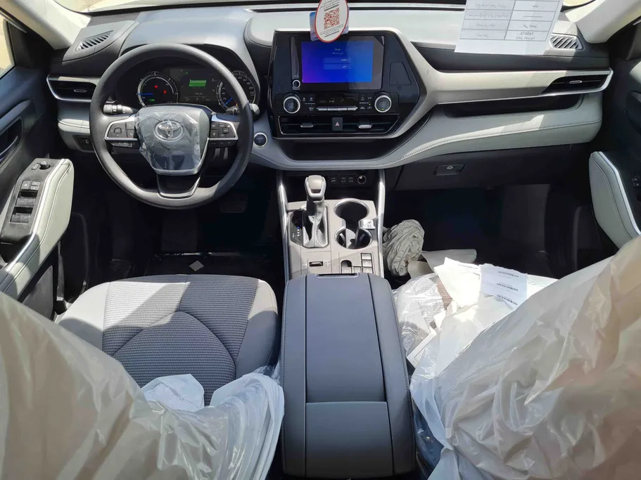 2025 Toyota Highlander LE 