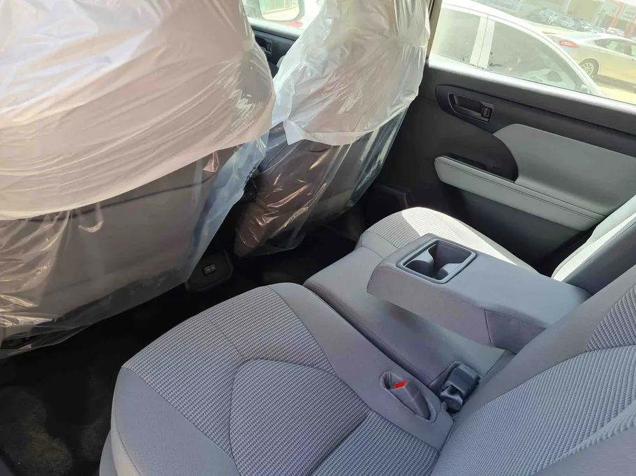 2025 Toyota Highlander LE 