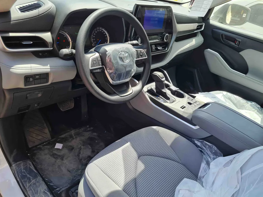 2025 Toyota Highlander LE 