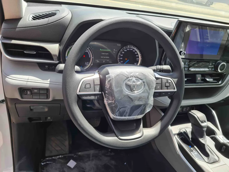 2025 Toyota Highlander LE 