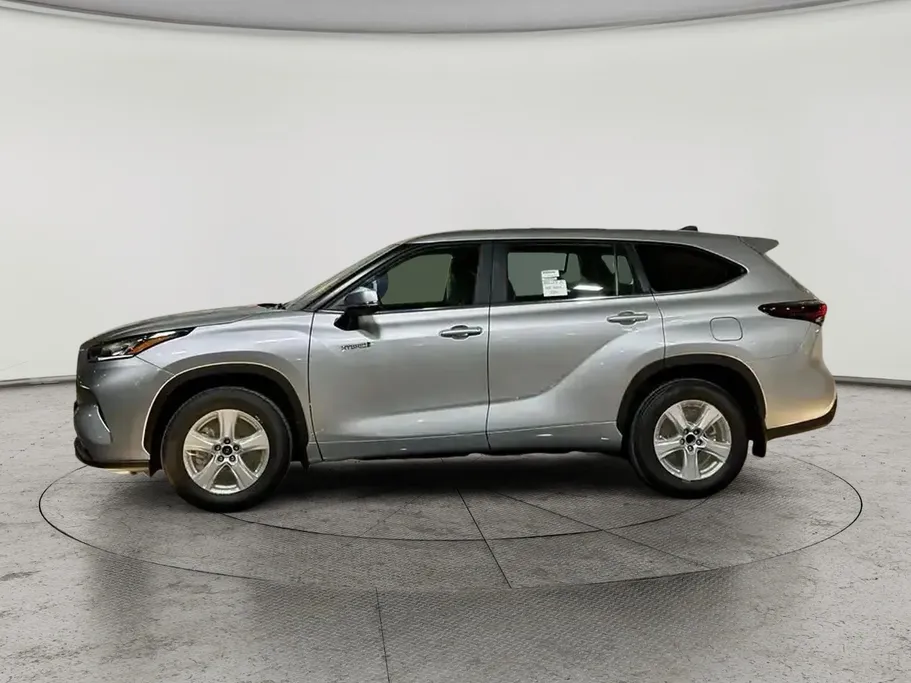 2025 Toyota Highlander LE 
