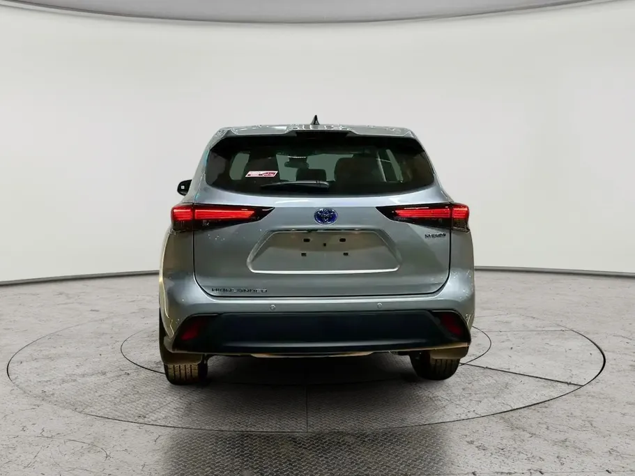 2025 Toyota Highlander LE 