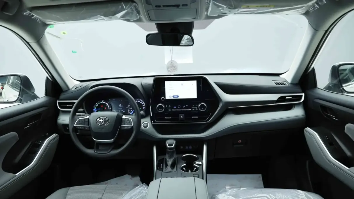 2025 Toyota Highlander LE 