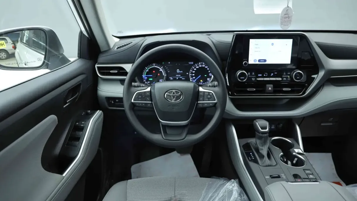 2025 Toyota Highlander LE 
