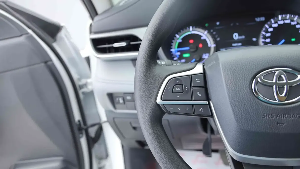 2025 Toyota Highlander LE 