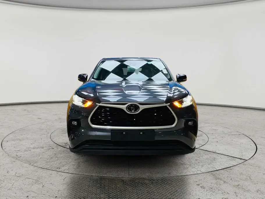 2025 Toyota Highlander LE 