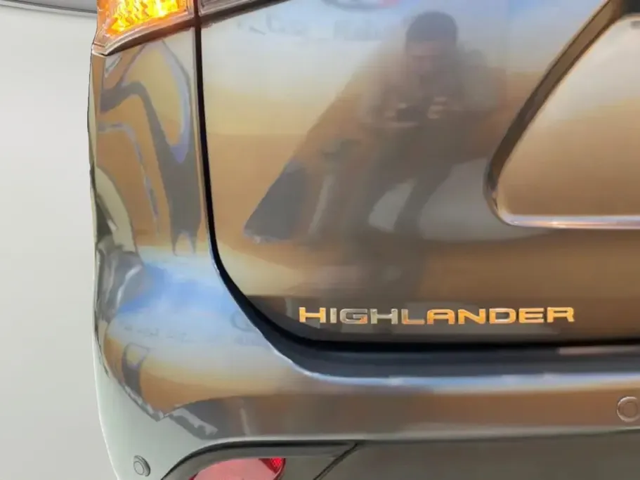 2025 Toyota Highlander LE 