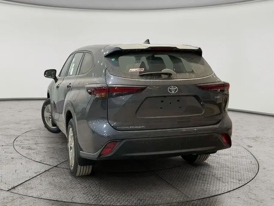 2025 Toyota Highlander LE 