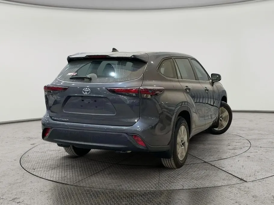 2025 Toyota Highlander LE 