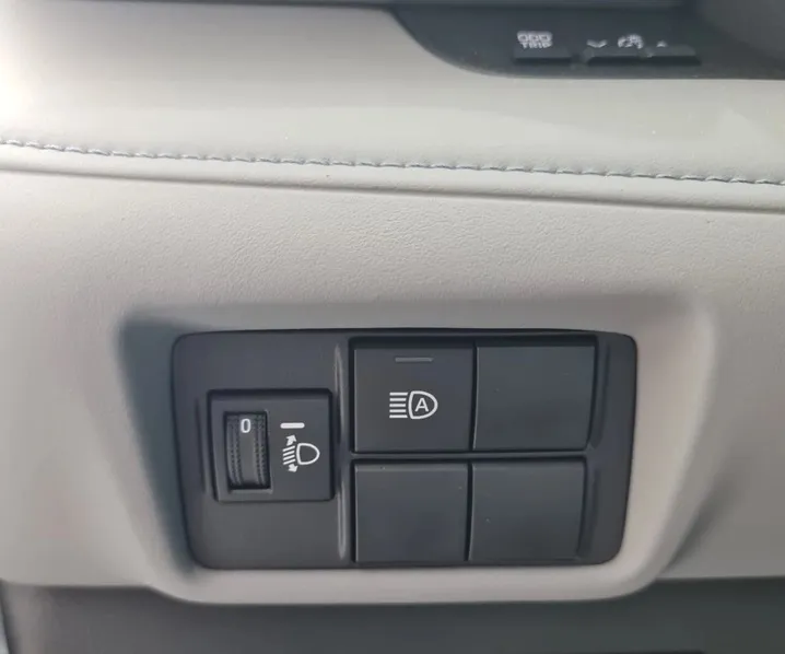 2025 Toyota Highlander LE 