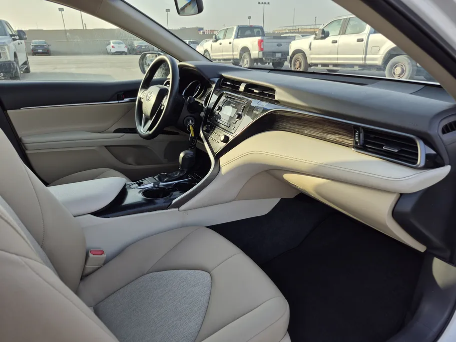 2020 Toyota Camry  LE 