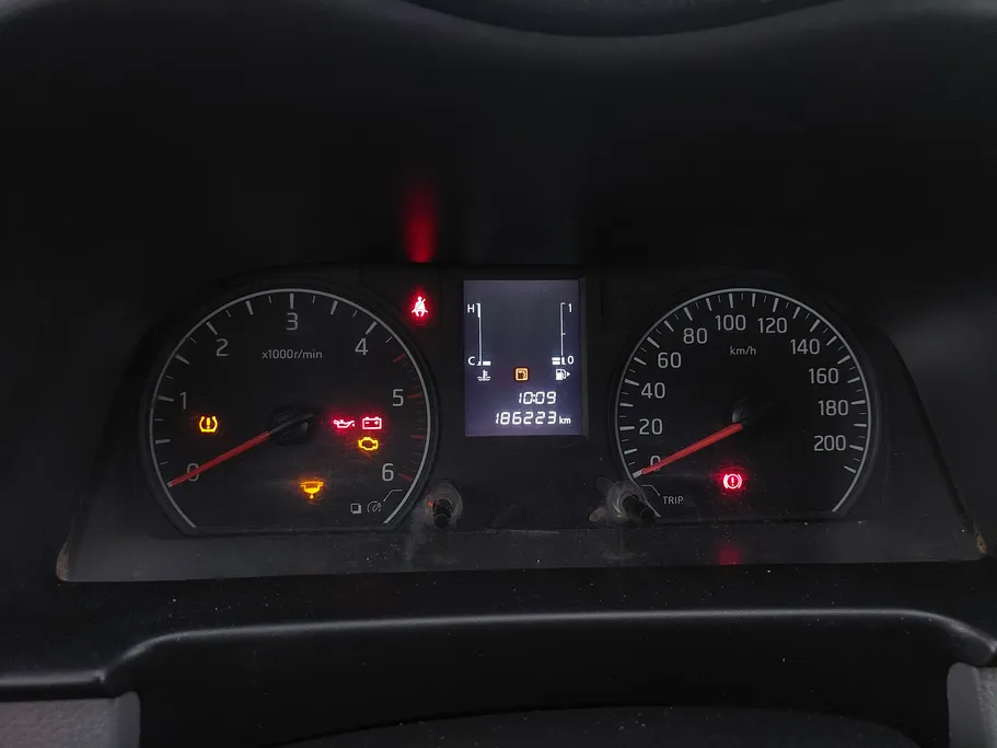 نيسان باص اورفان MT بضاعه 2021 