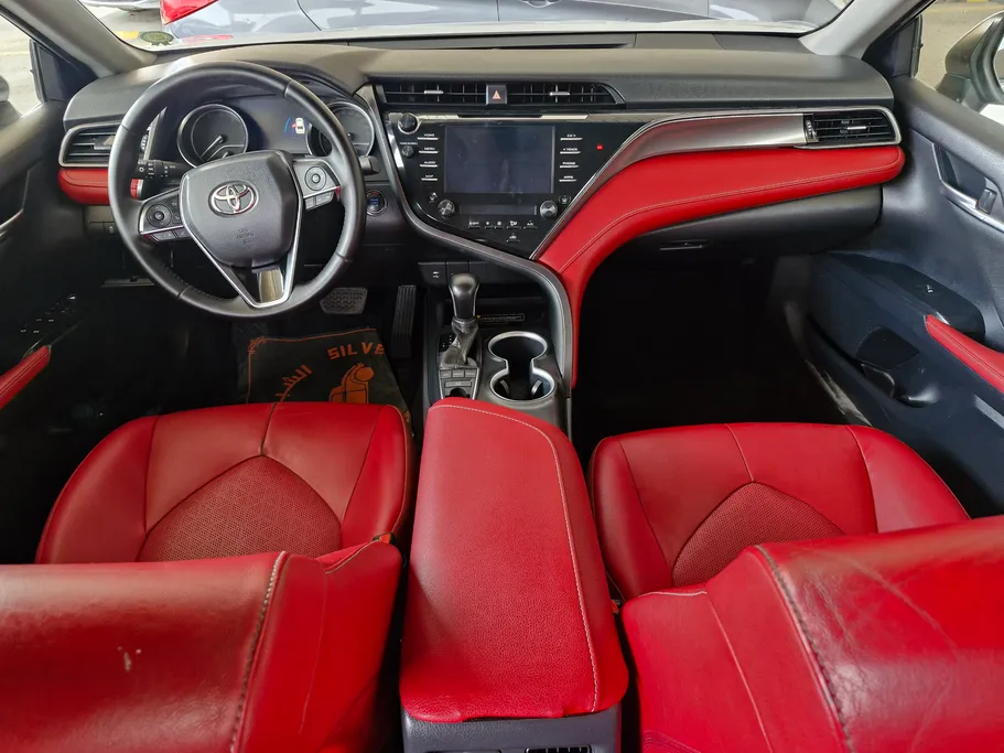 2020 Toyota Camry  SE 
