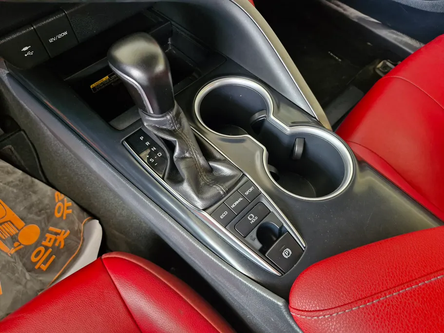 2020 Toyota Camry  SE 