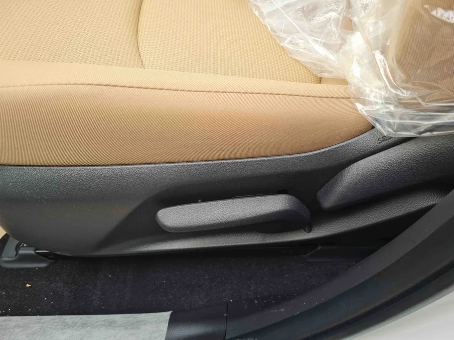 تويوتا راف فور LE 2025 