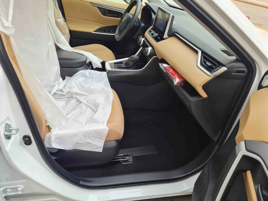 تويوتا راف فور LE 2025 