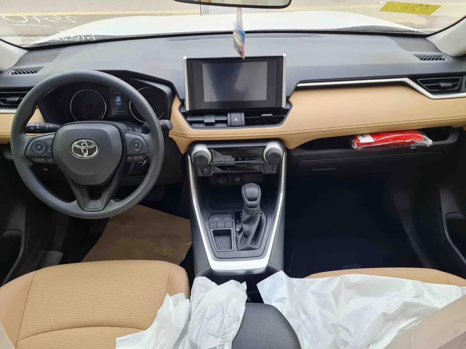 تويوتا راف فور LE 2025 