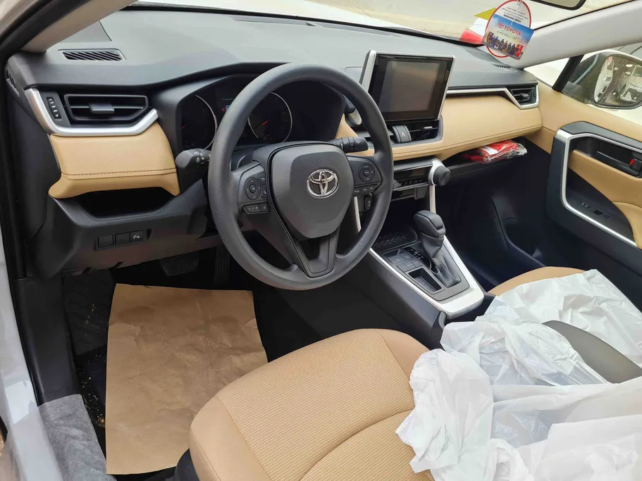 تويوتا راف فور LE 2025 