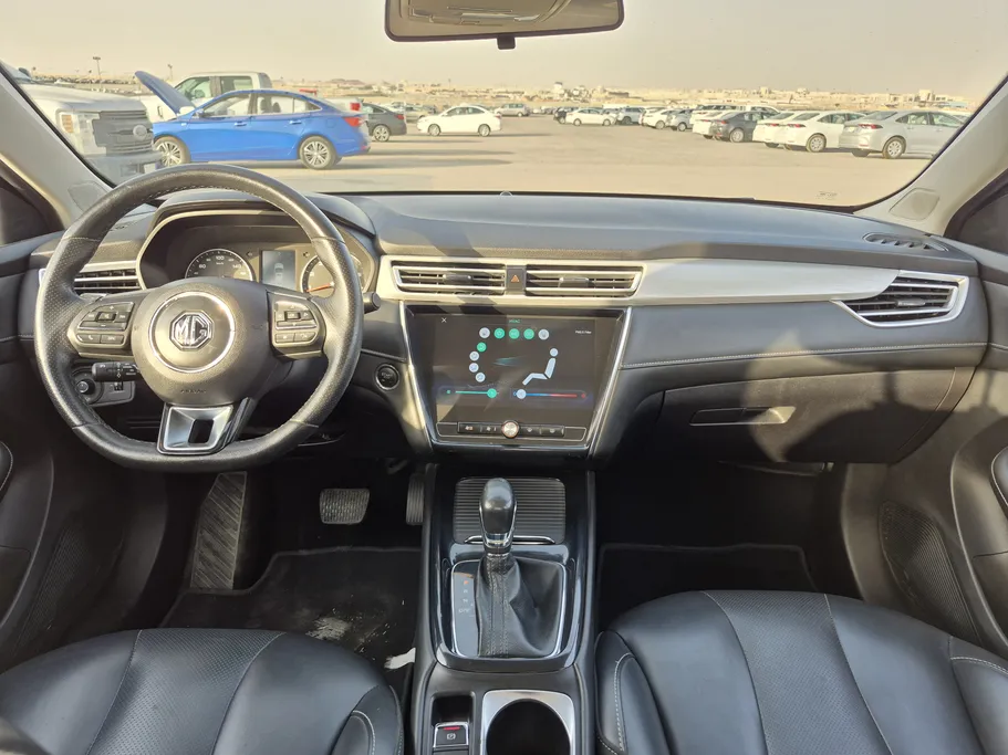ام جي 5 LUX 2022 