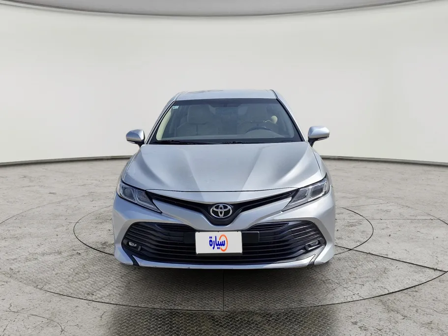 2020 Toyota Camry  GLE 