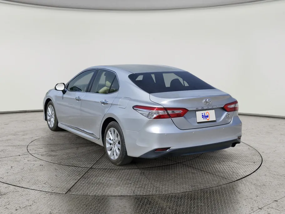 2020 Toyota Camry  GLE 