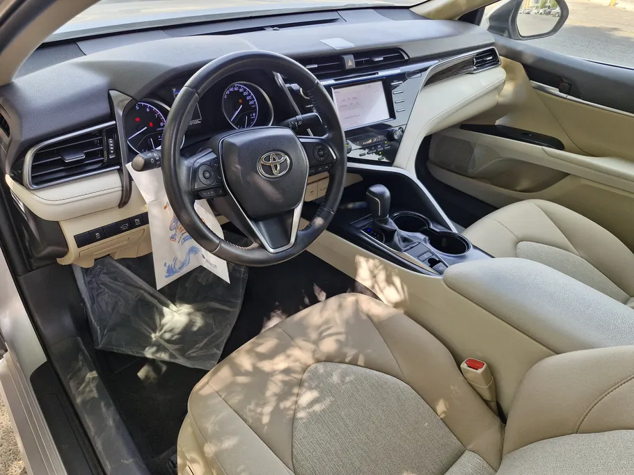 2020 Toyota Camry  GLE 