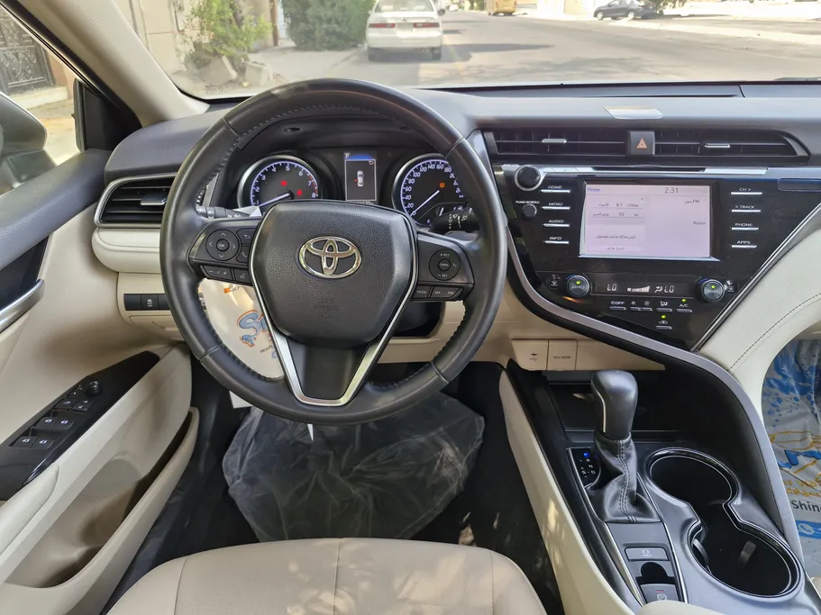2020 Toyota Camry  GLE 