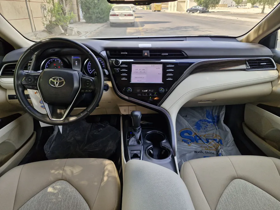 2020 Toyota Camry  GLE 