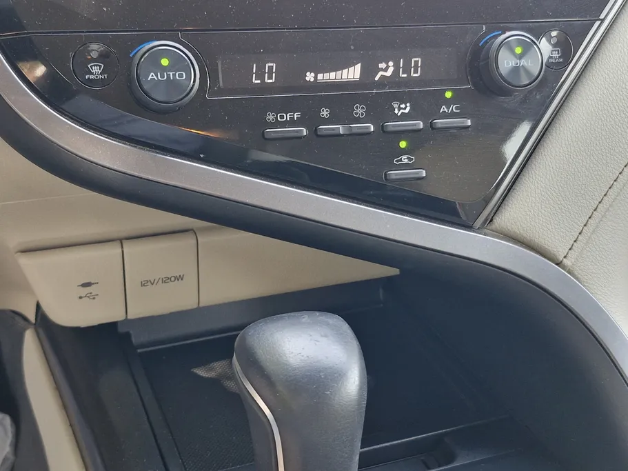 2020 Toyota Camry  GLE 