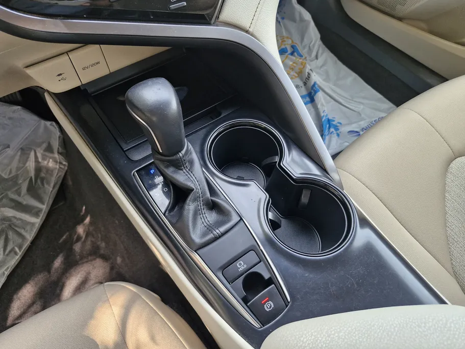 2020 Toyota Camry  GLE 
