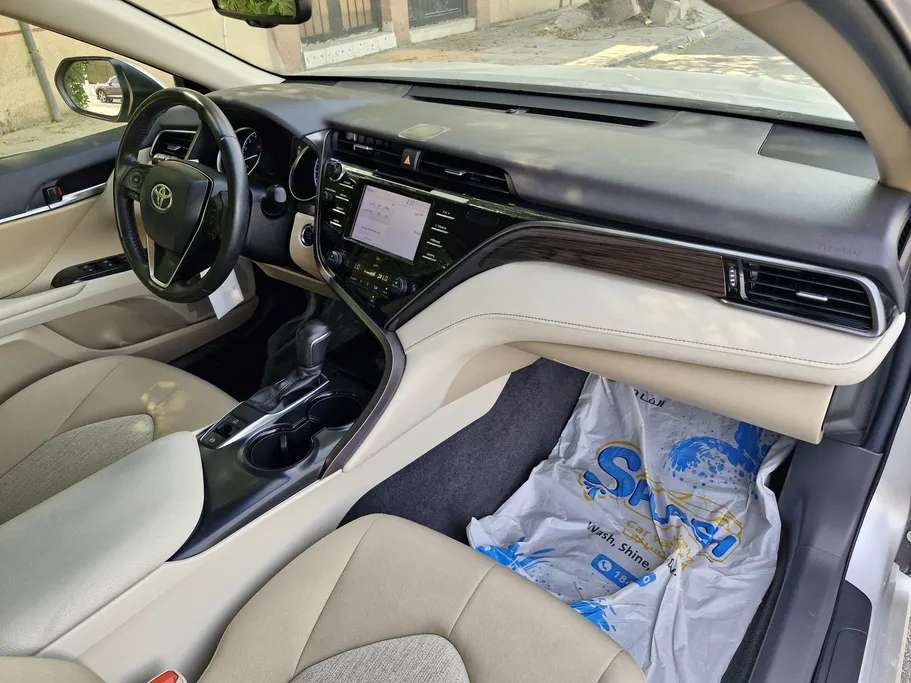 2020 Toyota Camry  GLE 