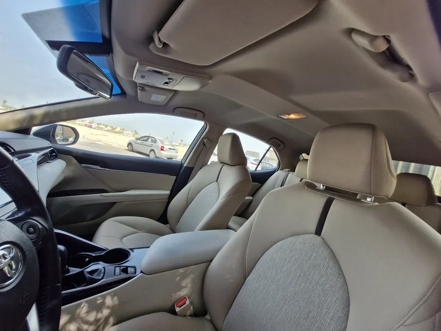 2020 Toyota Camry  GLE 