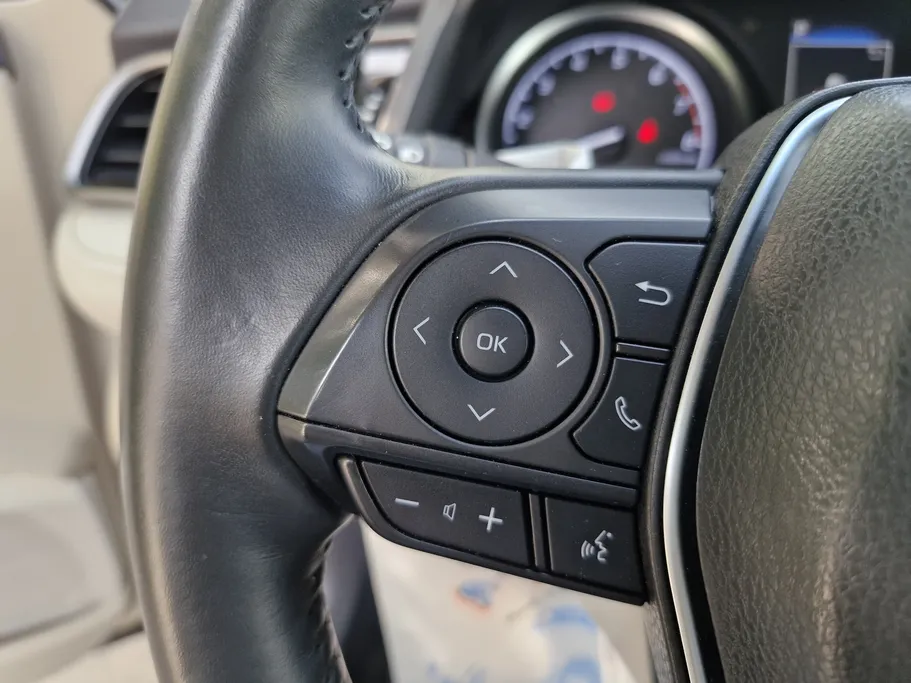 2020 Toyota Camry  GLE 