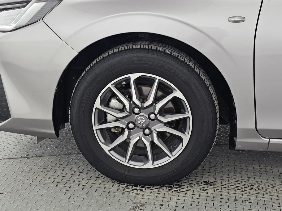 2023 Toyota Yaris  Y 