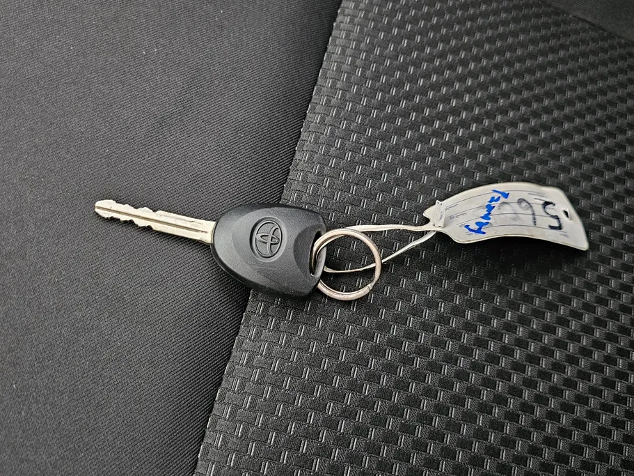 2023 Toyota Yaris  Y 