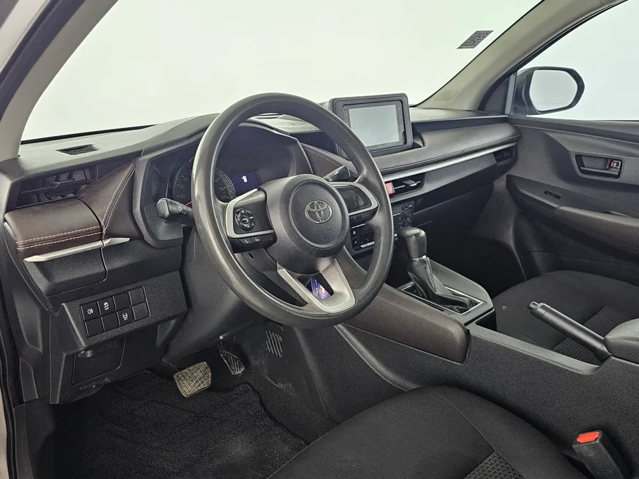 2023 Toyota Yaris  Y 