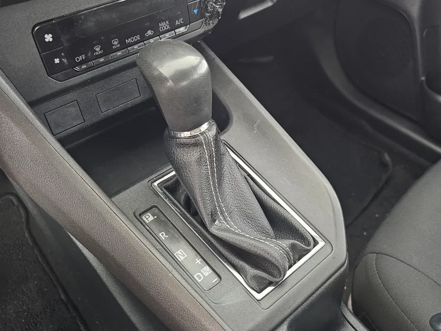 2023 Toyota Yaris  Y 