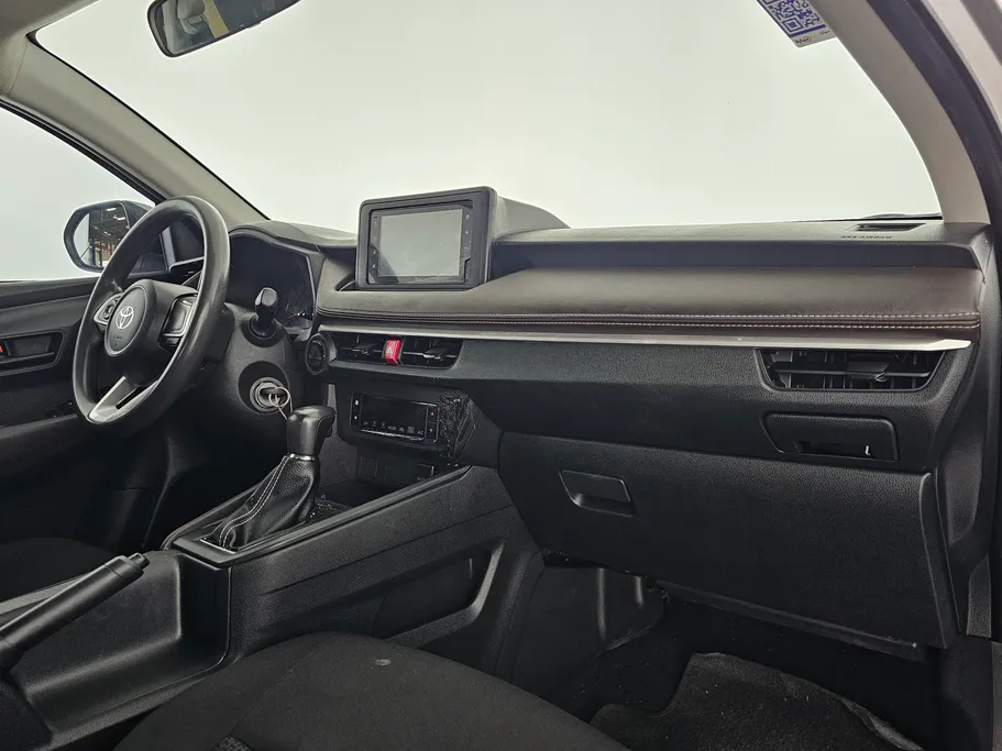 2023 Toyota Yaris  Y 