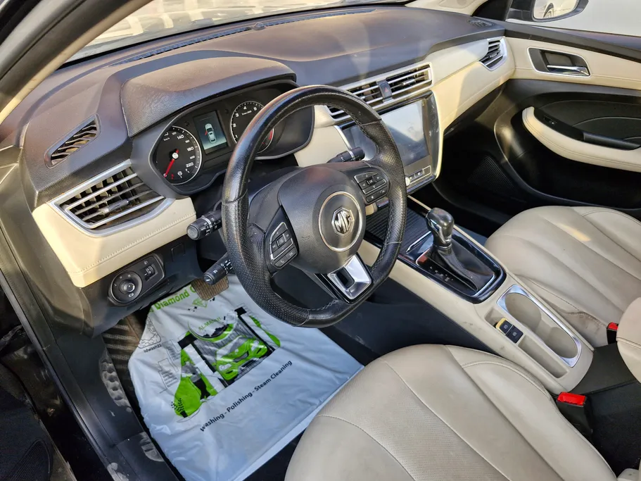 2023 MG 5 LUX 